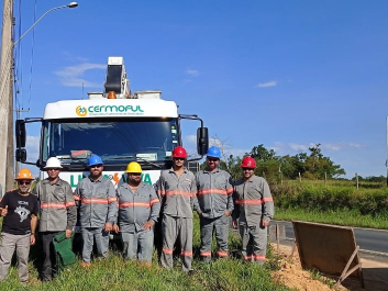 Colaboradores do caminhão Linha Viva passam por reciclagem na Cermoful 