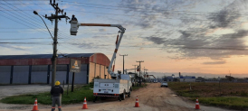 Cermoful instala novos postes e reforma redes em Morro da Fumaça 