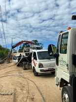 Colisão contra poste causa falta parcial de energia em Morro da Fumaça