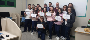 Alunos do Princesa Isabel recebem curso de Excel gratuito em Morro da Fumaça