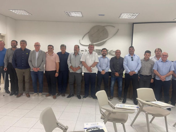 Presidentes de cooperativas da Fecoerusc participam de reunião na OCESC